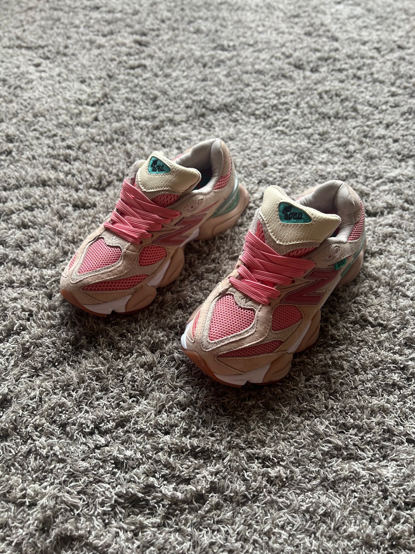 New Balance 9060 Pink