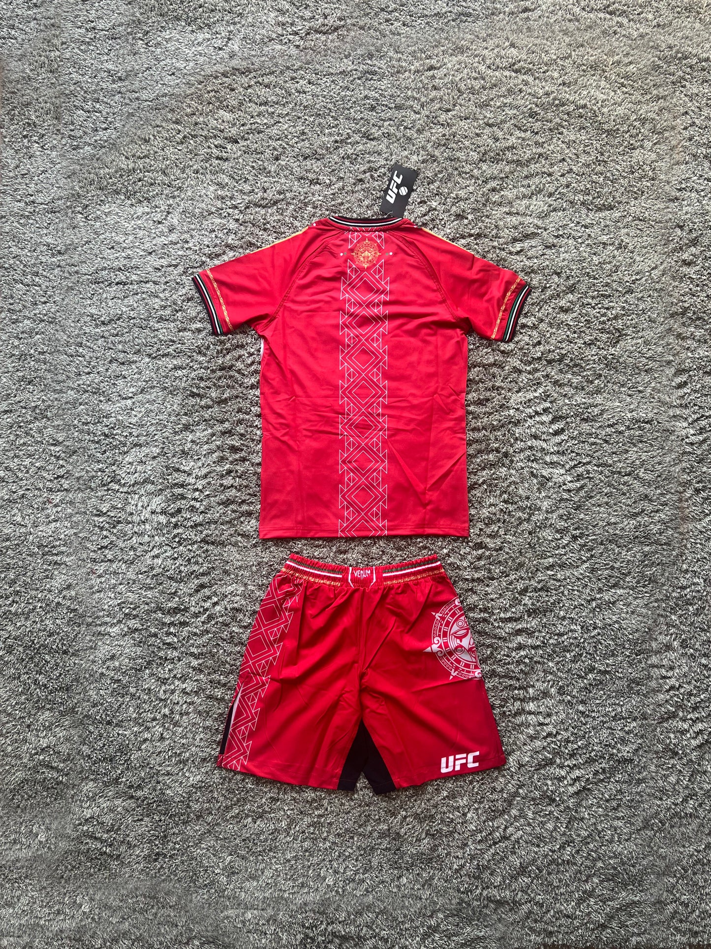 Венъм "Noche" Червен