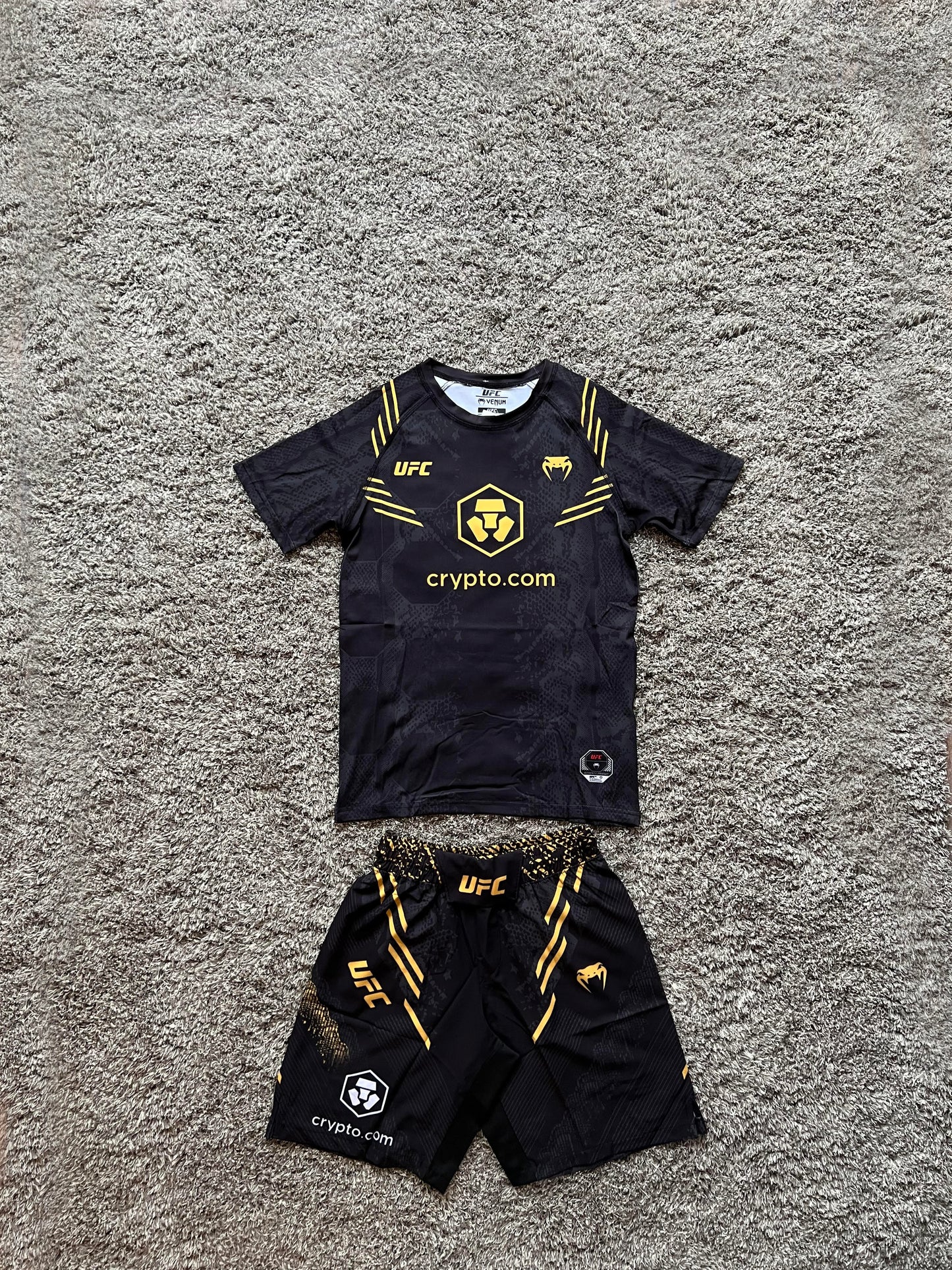 Венъм Крипто УФЦ Черен/Златен II