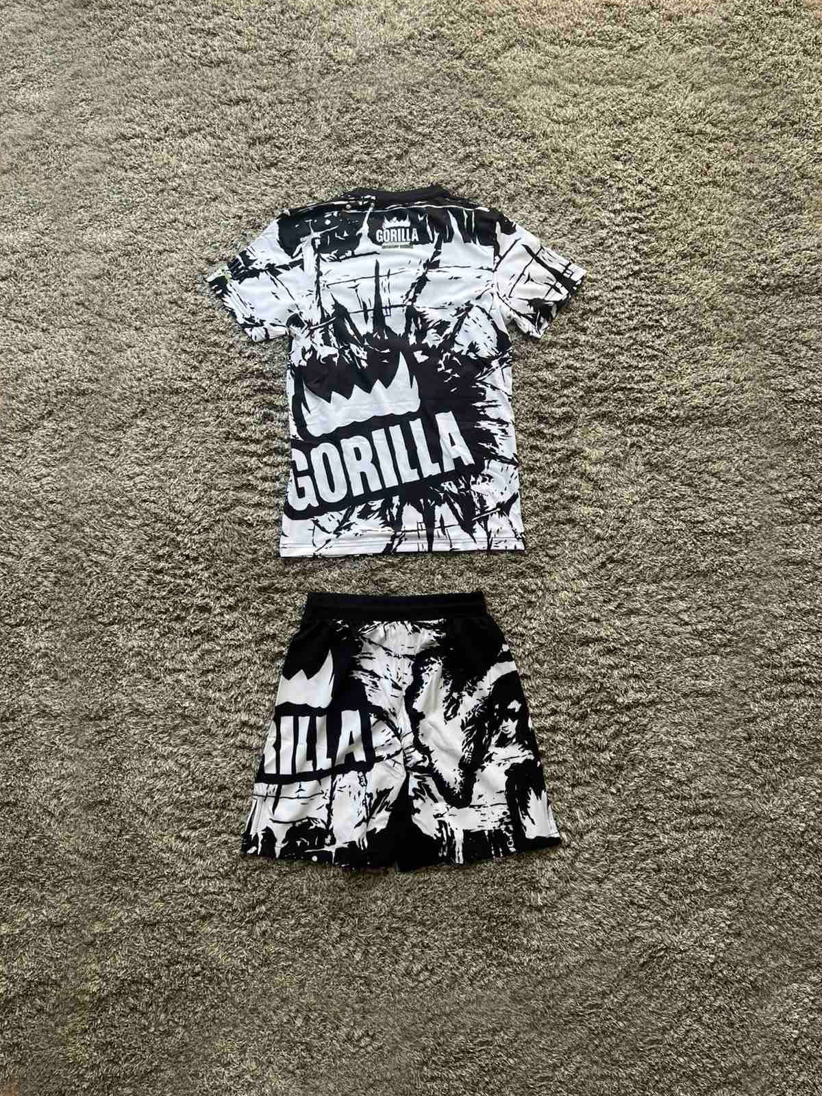 Бука "Gorilla Бяло & Черно