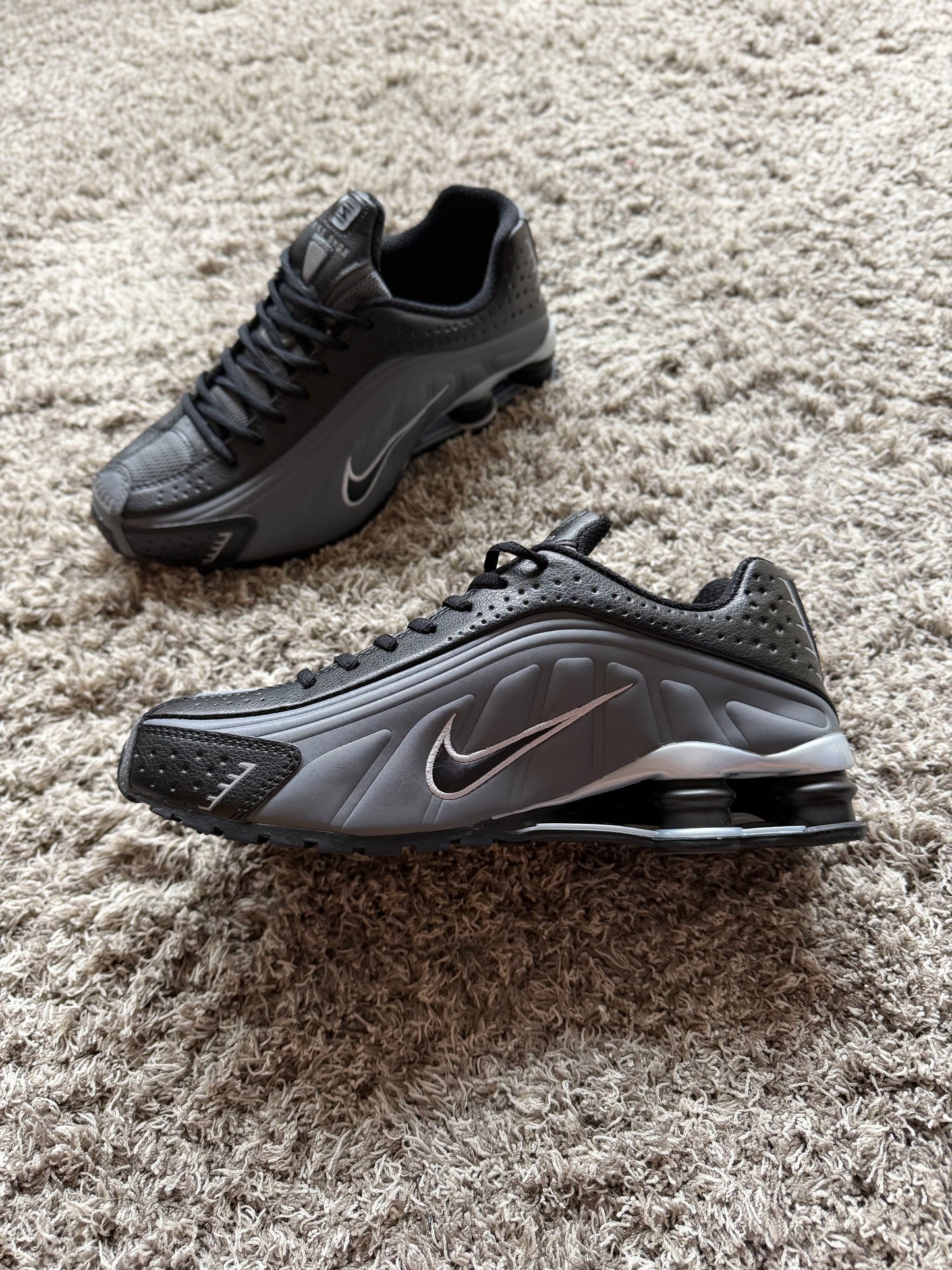 NIKE Shox R4