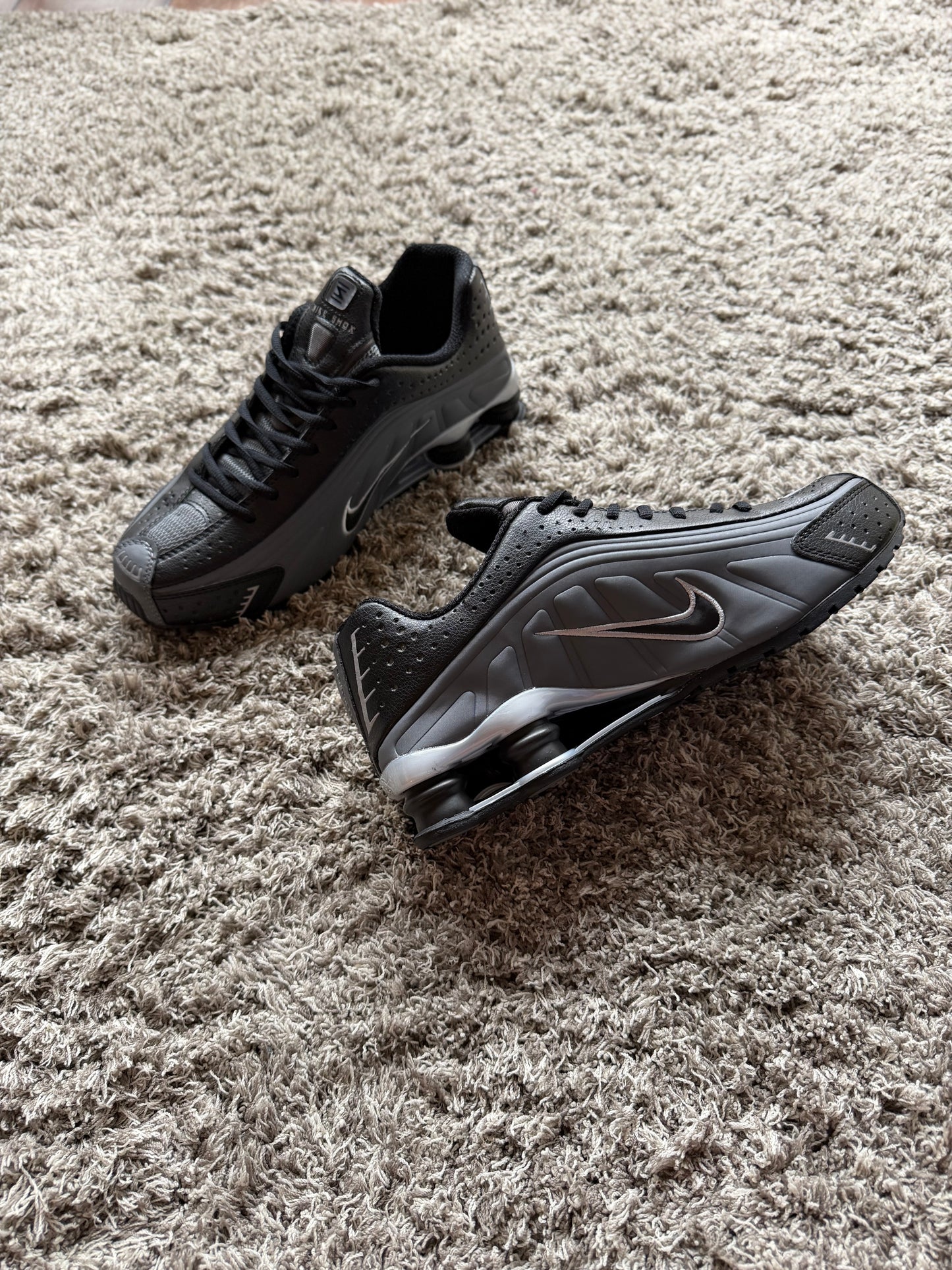 NIKE Shox R4