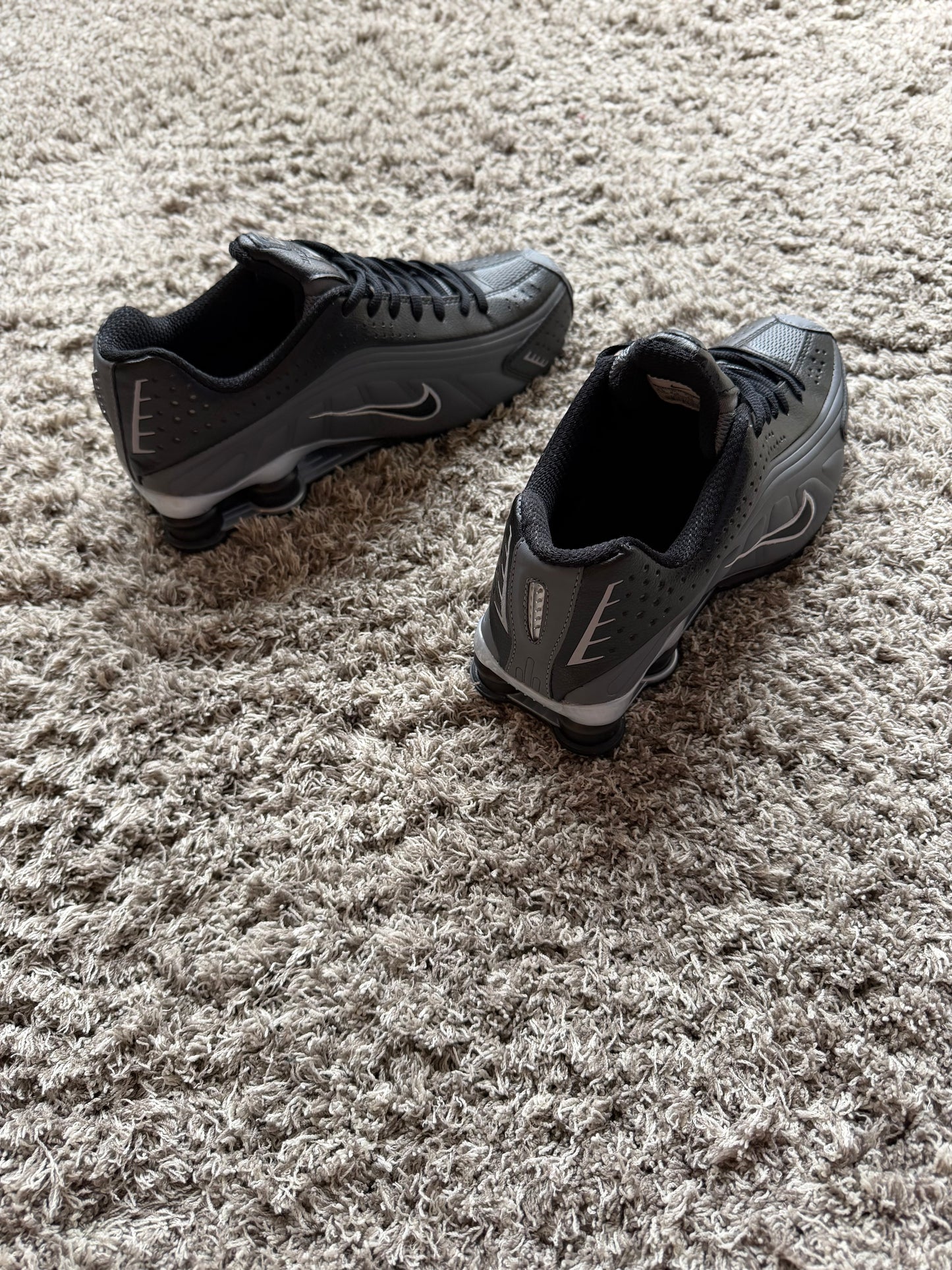NIKE Shox R4