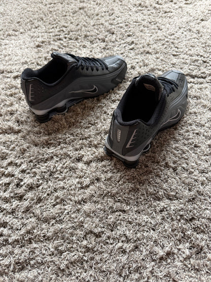 NIKE Shox R4