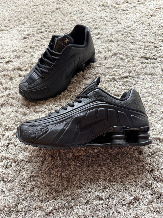 NIKE Shox R4