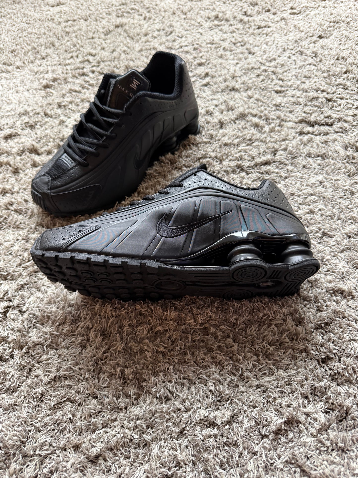 NIKE Shox R4