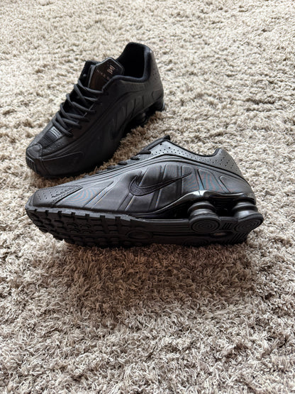 NIKE Shox R4