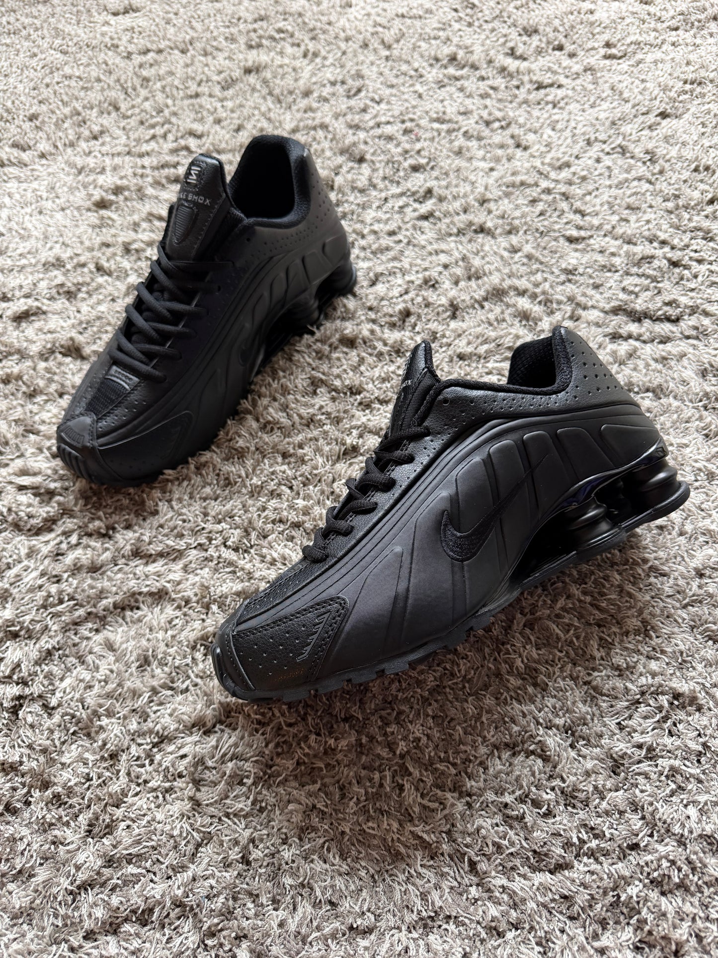 NIKE Shox R4