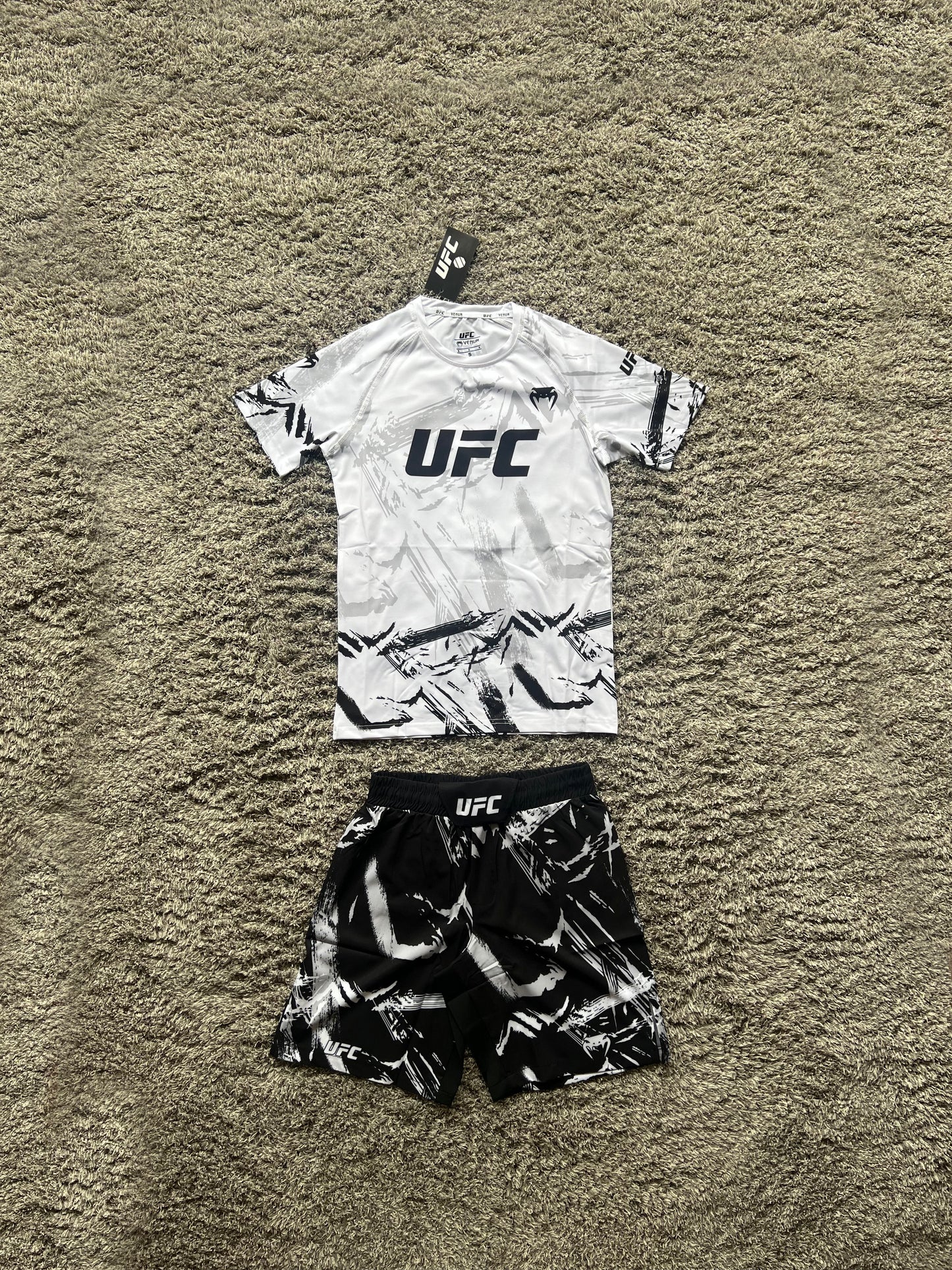 Венъм "Authentic Fight" Бял