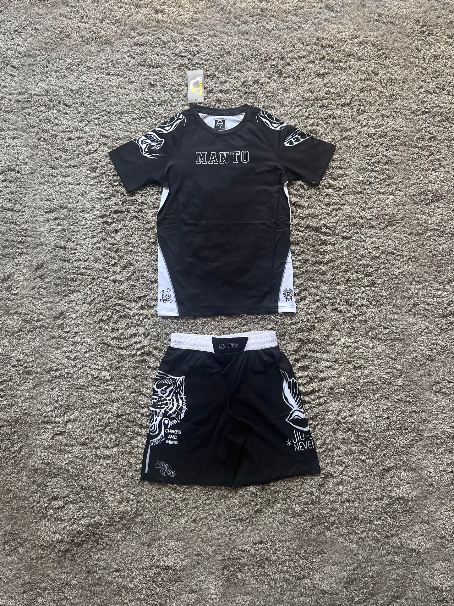 Манто "Chokes & More" Черен