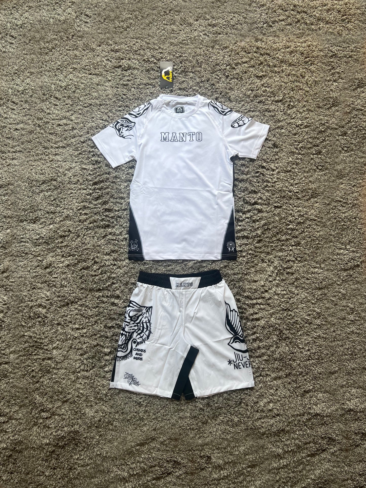 Манто "Chokes & More" Бял