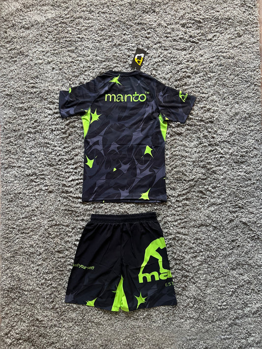 Манто "Defend Yourself II" Черен